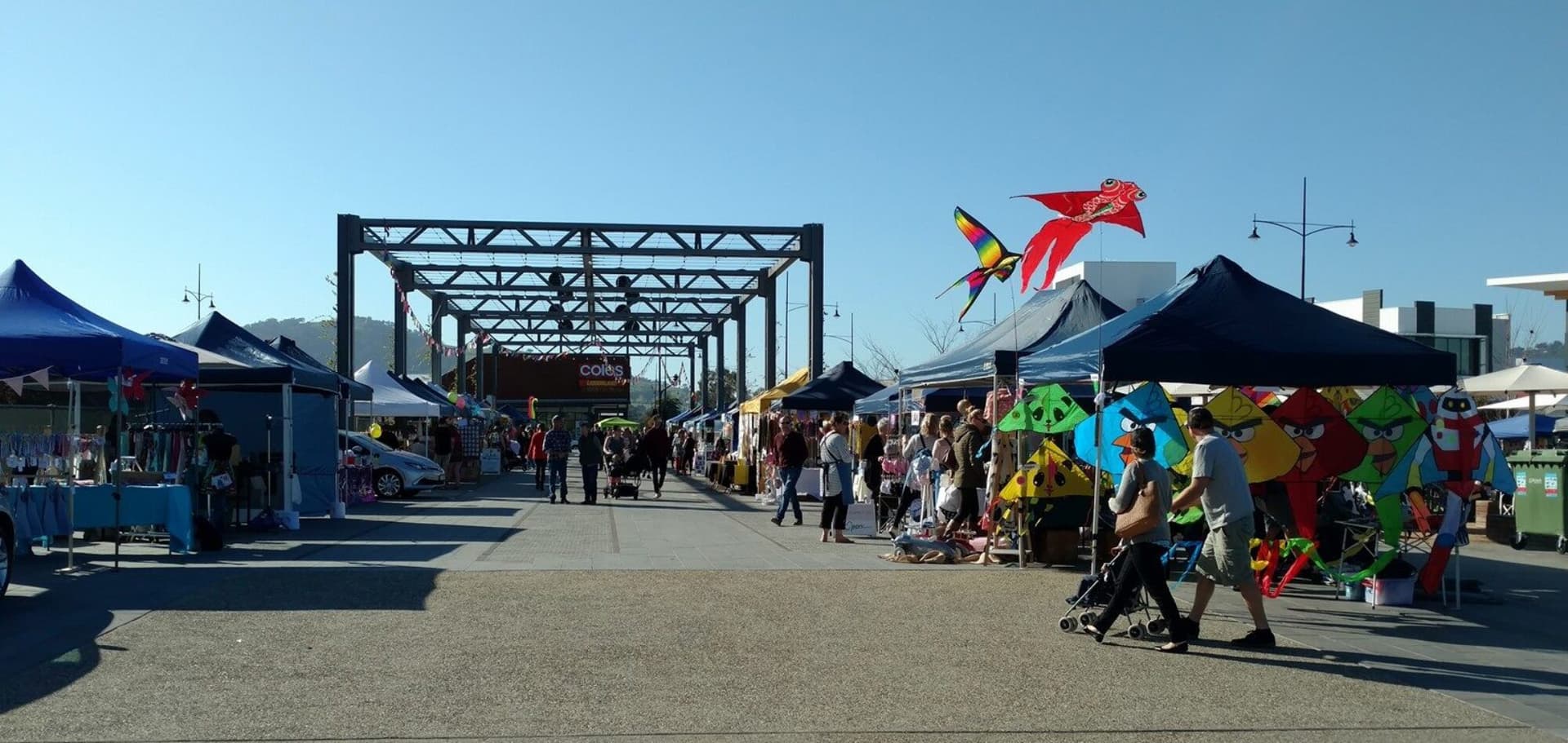 On the Border Hovell Tree Market