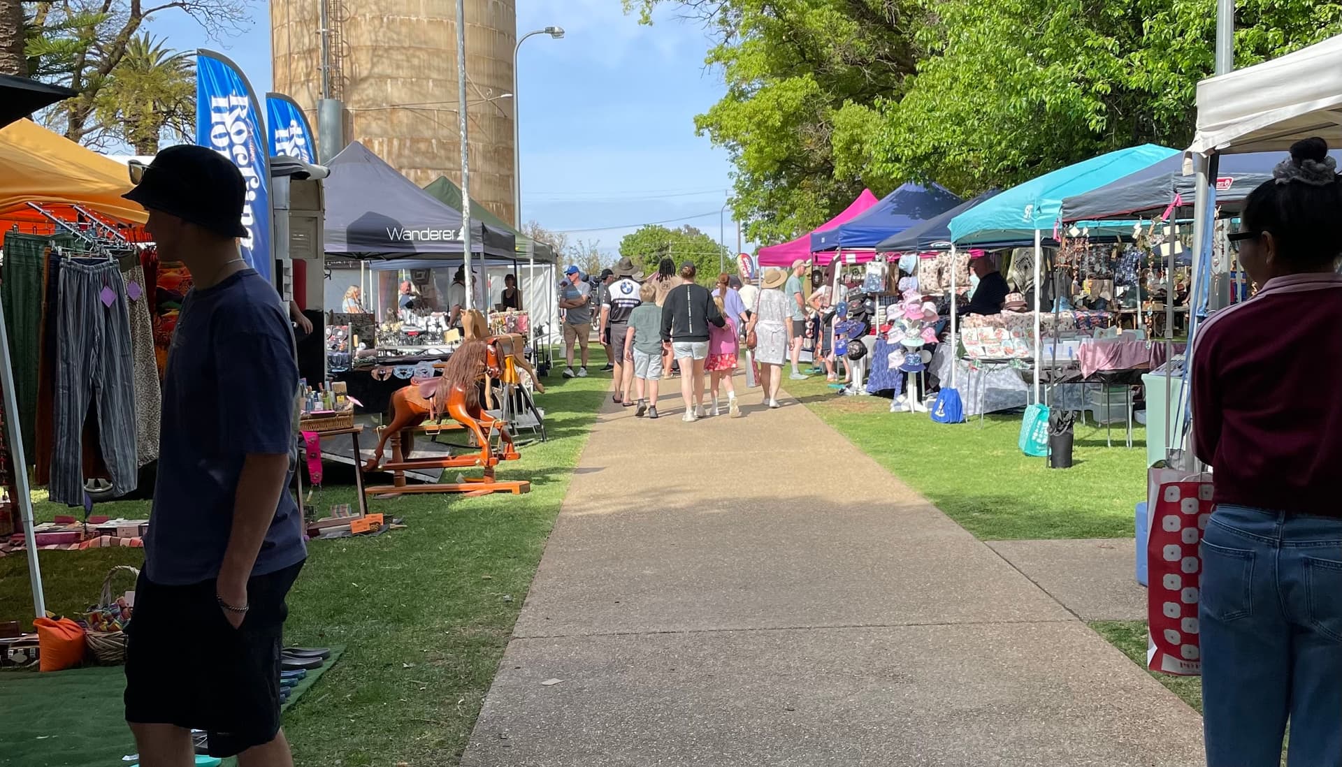 The Red Cliffs Country Market